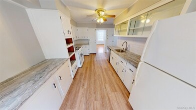 18 Meadow Ave in Suffern, NY - Building Photo - Building Photo