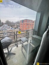 691 Massachusetts Ave, Unit 302 in Boston, MA - Foto de edificio - Building Photo