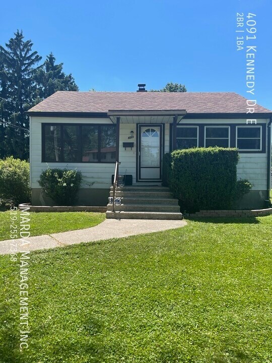 4091 Kennedy Dr E in Windsor, ON - Building Photo
