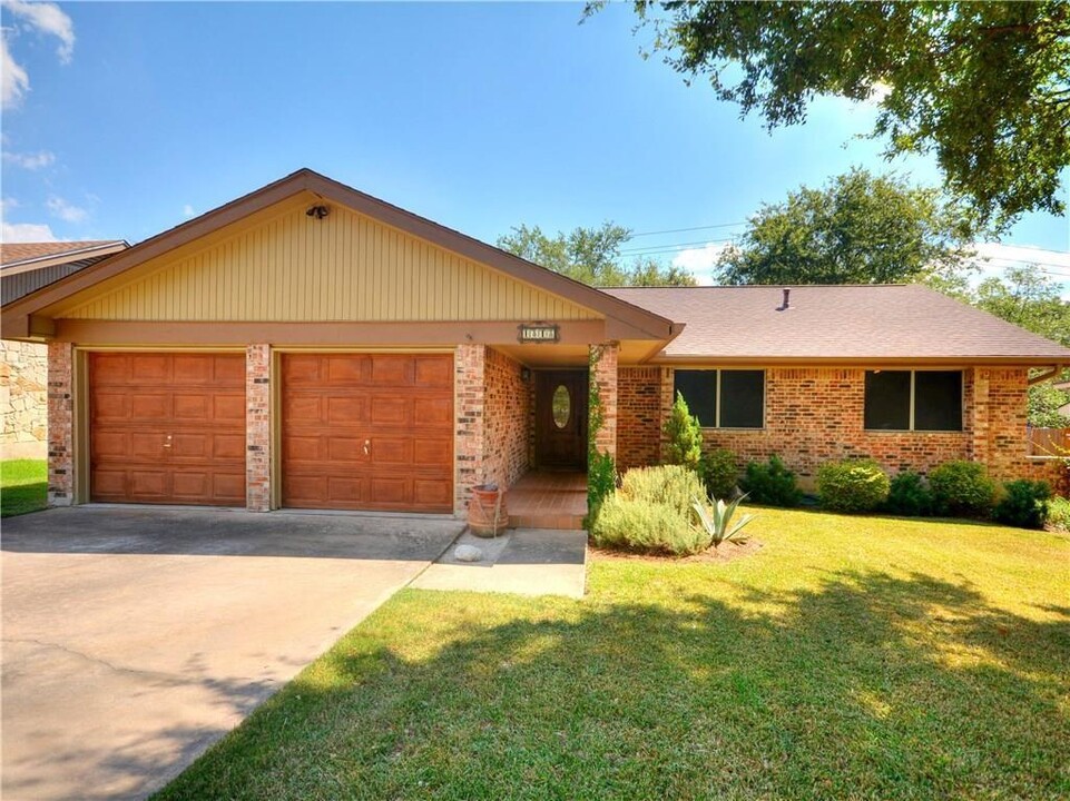 4818 Canyonbend Cir in Austin, TX - Foto de edificio