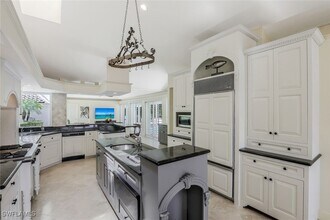 655 Galleon Dr in Naples, FL - Building Photo - Building Photo