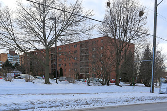 Heritage Place Apartments in Kitchener, ON - Building Photo - Building Photo