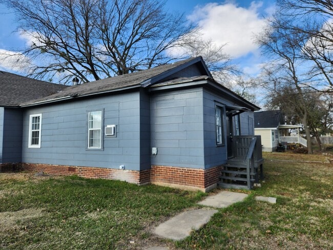 property at 426 W 15th St