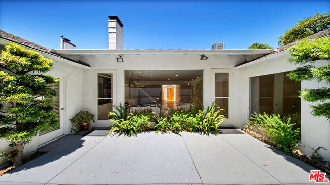 539 Levering Ave in Los Angeles, CA - Building Photo - Building Photo