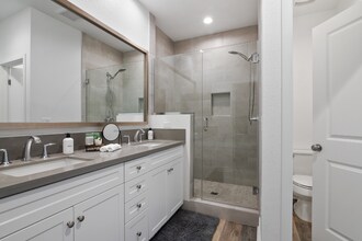 1125 Makena Wy. in Oceanside, CA - Foto de edificio - Building Photo