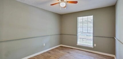 2128 Thousand Oaks Dr in Jackson, MS - Building Photo - Building Photo
