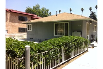 830 N Euclid Ave in Pasadena, CA - Building Photo - Building Photo