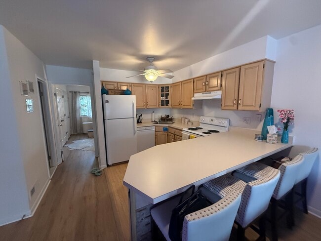 2 Center Rd in Towson, MD - Foto de edificio - Building Photo