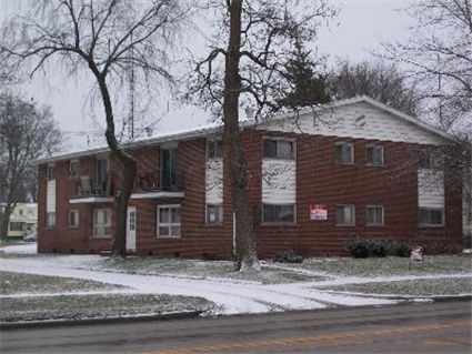 122 S Gladioulus St in Momence, IL - Foto de edificio