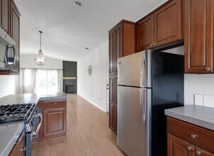 1549 Cheshire Ct in Santa Maria, CA - Foto de edificio - Building Photo