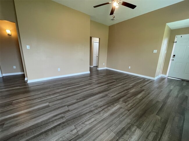832 Mockingbird St in Navasota, TX - Building Photo - Building Photo