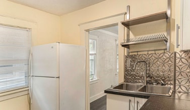 122 Mifflin Ave in Lansing, MI - Building Photo - Building Photo