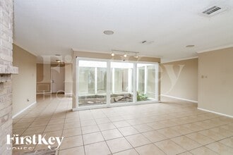 7431 Navidad Rd, Unit N01 in Houston, TX - Building Photo - Building Photo