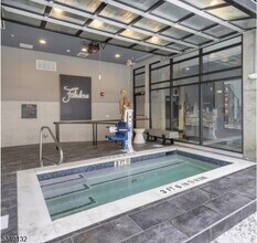 100 Union St, Unit 429 in Elizabeth, NJ - Building Photo - Building Photo