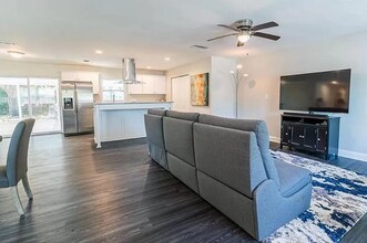 1640 Alcazar Way S in St. Petersburg, FL - Building Photo - Building Photo