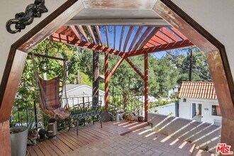4322 Ensenada Dr in Los Angeles, CA - Building Photo - Building Photo