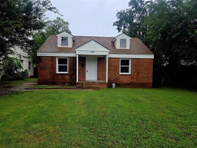 property at 904 E Lockheed Dr