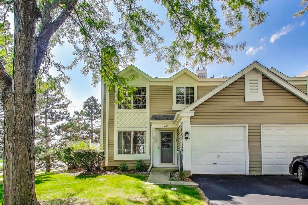408 Trenton Ct in Aurora, IL - Building Photo