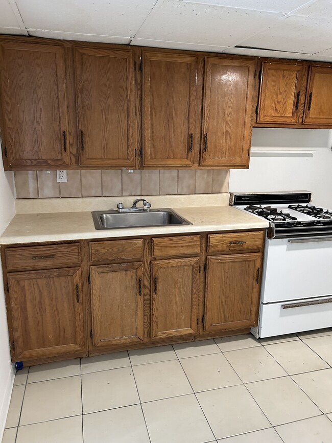 1916 23rd Dr, Unit Studio