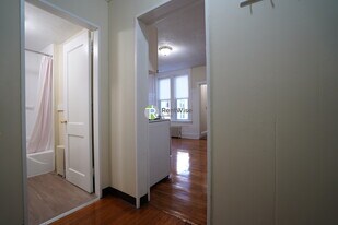 1124 Commonwealth Ave, Unit 2A in Boston, MA - Building Photo