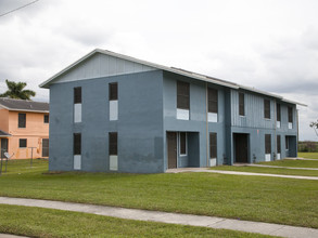 Fremd Village in Pahokee, FL - Building Photo - Building Photo