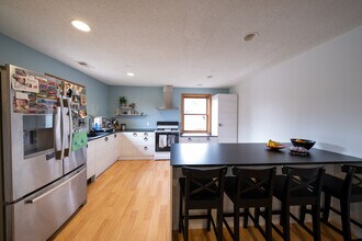 14130 35th Ave N in Minneapolis, MN - Building Photo - Building Photo