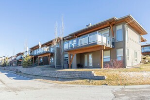 Watermark Villas in Calgary, AB - Building Photo