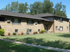 White Oaks West in Gates, NY - Building Photo - Building Photo