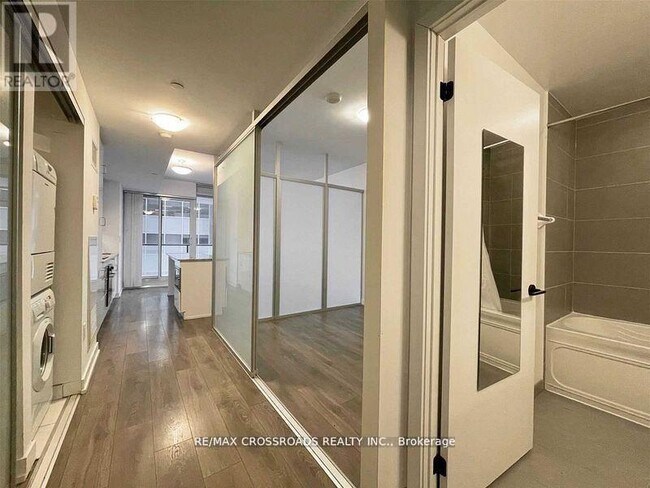 426 University Ave in Toronto, ON - Building Photo - Building Photo