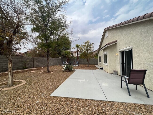 8129 Woodland Prairie Ave in Las Vegas, NV - Building Photo - Building Photo