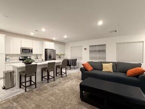 3289 Vasco Fls Ave in Henderson, NV - Building Photo - Building Photo