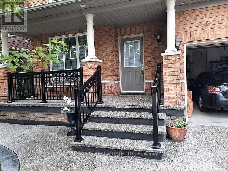 5896 Cozumel Dr in Mississauga, ON - Building Photo
