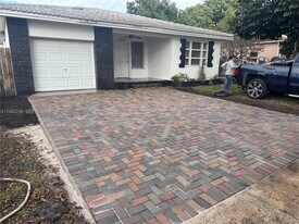 2029 Monroe St in Hollywood, FL - Building Photo