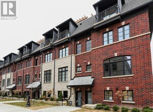 30 Lunar Cres in Mississauga, ON - Building Photo - Building Photo