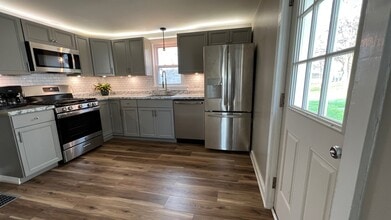 33 Spruce St in Hellertown, PA - Building Photo - Building Photo