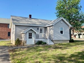 297 Chestnut St in Needham, MA - Building Photo - Building Photo