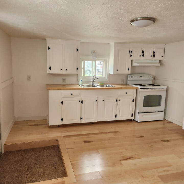 41 Crescent St in Biddeford, ME - Building Photo