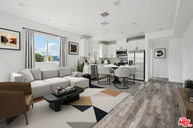 2516 Malabar St in Los Angeles, CA - Building Photo - Building Photo