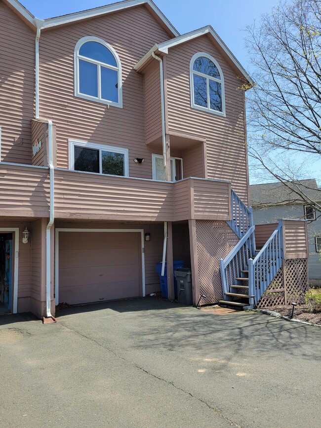 property at 35 Jeffrey Alan Dr