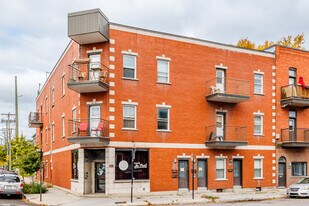 5613 Hadley Rue in Montréal, QC - Building Photo