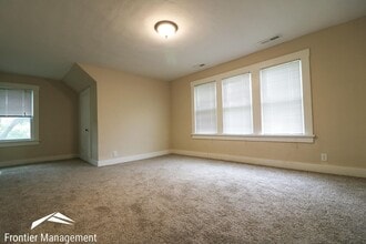 505 Bluemont Ave in Manhattan, KS - Building Photo - Building Photo