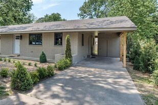 303 NW F St in Bentonville, AR - Building Photo