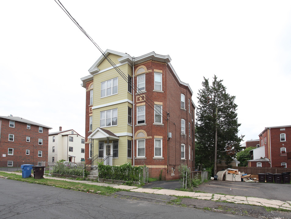 82 Lyman St in New Britain, CT - Building Photo