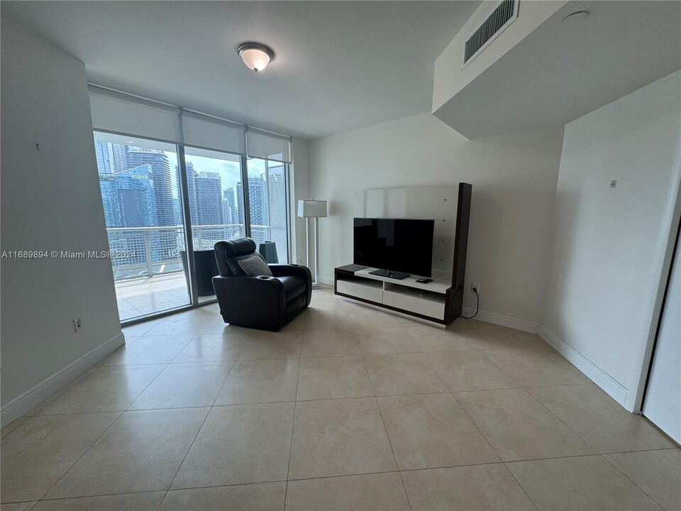 350 S Miami Ave, Unit 3712 in Miami, FL - Building Photo