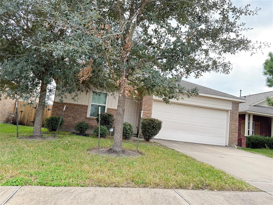 18319 Tuscana Shores Dr in Cypress, TX - Foto de edificio