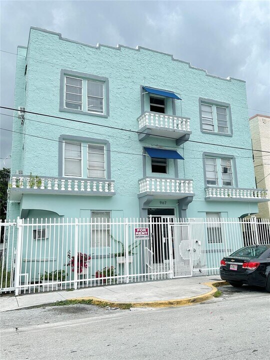 967 SW 5th St in Miami, FL - Building Photo