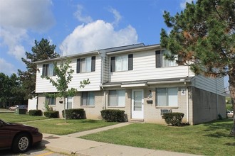 San Dee Townhomes in Taylor, MI - Building Photo - Building Photo