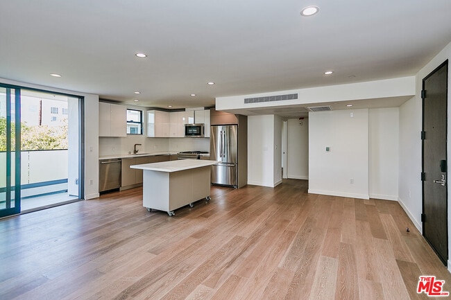 328 N Maple Dr in Beverly Hills, CA - Foto de edificio - Building Photo