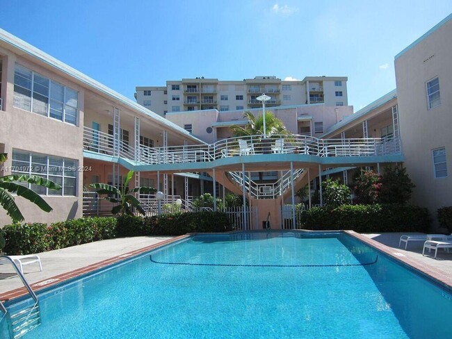 6881 Bay Dr in Miami Beach, FL - Building Photo - Building Photo