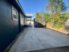 915 Rosario St in Laredo, TX - Building Photo - Building Photo